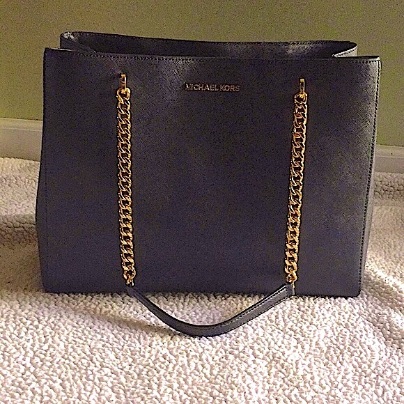 Michael Kors Handbags - Michael Kors Ellis Leather shoulder tote